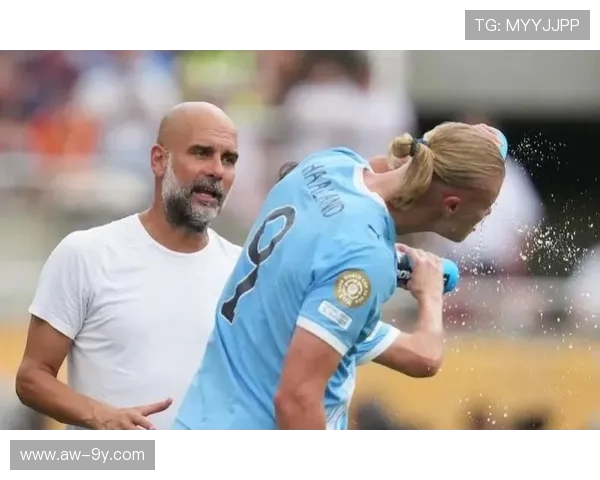 足球巨星幽默调侃：从球场到生活，他们如何用笑话赢得更多的掌声